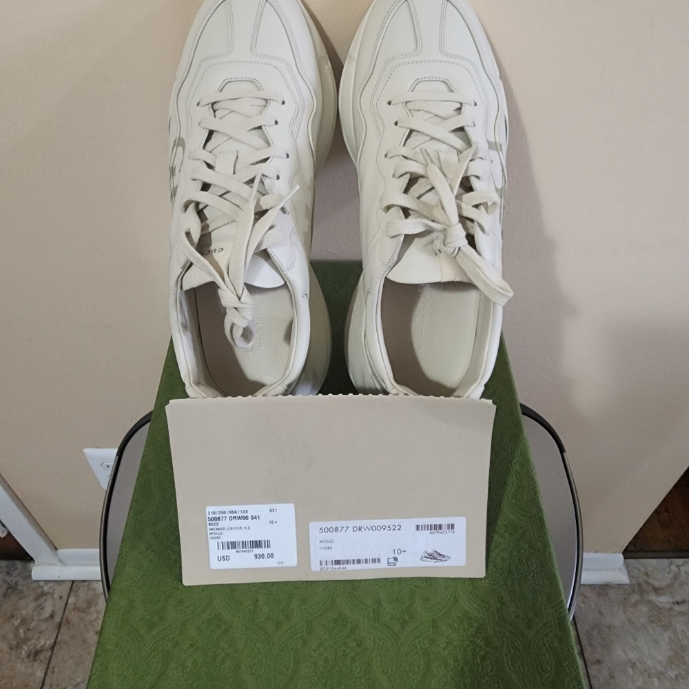 Sneaker - Picture 11 of 16